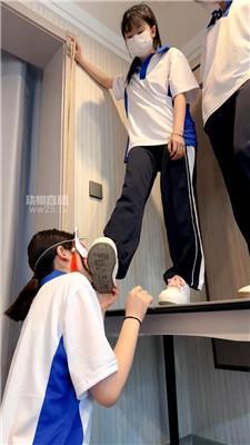 【足彩馆】双S学生妹羞辱闺蜜 bf61242