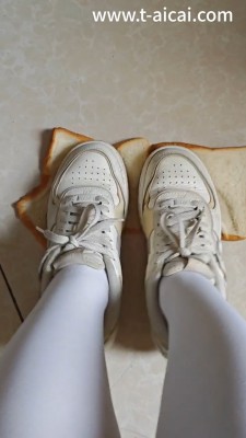 萝卜潇潇踩面包 YC-260226-2