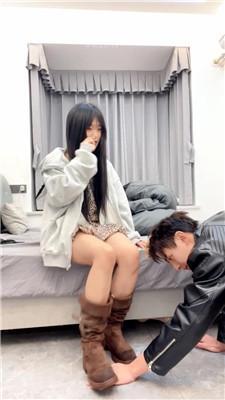 【九月】学生妹长靴踩小黄毛 JS260302-8