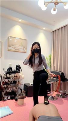 【玫瑰】气质御姐踩虐地毯奴 bf61287