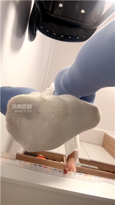 【夏夏】胯下视角脏白袜辱吃屁    260314-11