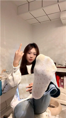 【萱萱子】牛仔裤白棉袜    260331-31