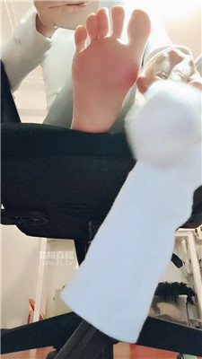 【倪小主】你只配看脚底    260402-13