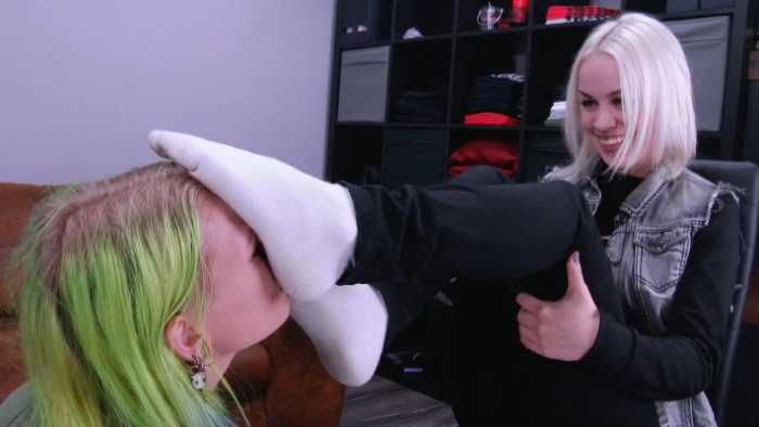 feetextreme作品，闻白袜，白袜塞嘴，喝洗脚水 JS260405~3