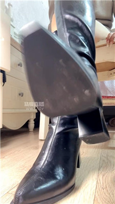 【咬猫】靴子爆吸香水司马    260404-20