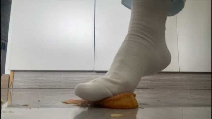 00后小姐姐踩面包 YC-260409-2