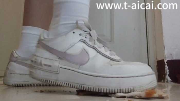 萝卜踩面包羞辱 YC-260408-6