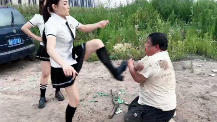 冷月 三主户外血虐肥猪 JS260413~5