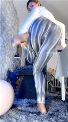 【小姨】瑜伽裤里丝变装香水诱惑寸    260413-1