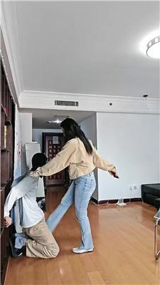 【沈阳素人开发】连环踢裆抽耳光场 bf62565