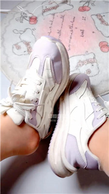 【乔乔在这里】清理鞋底    260427-10