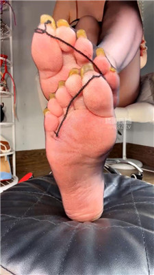 【baby敏儿】金色美甲黑丝裸足    260427-47