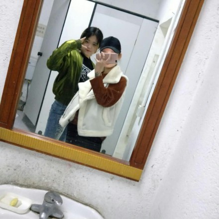 婷婷小徐第一次暴力踹裆