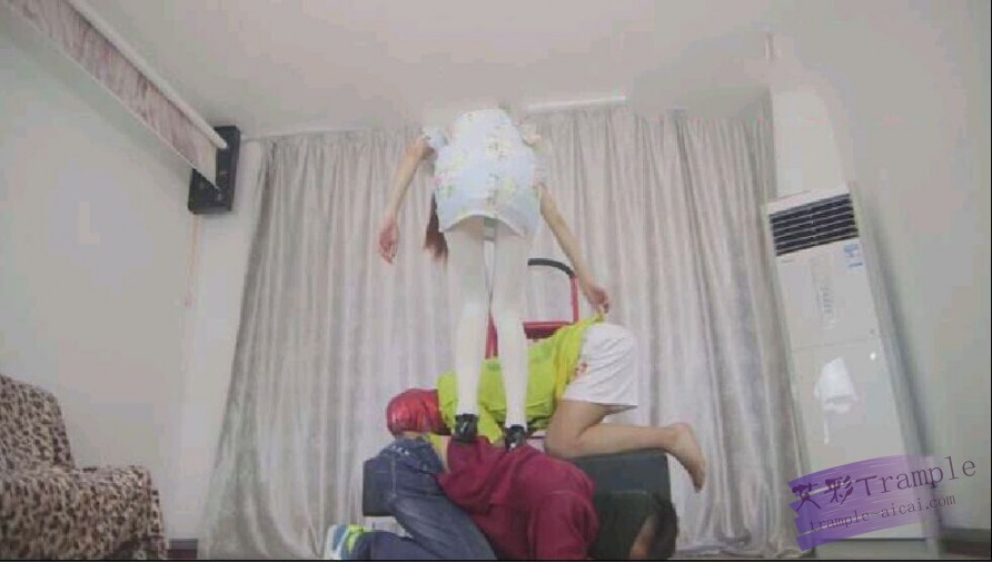 甜甜女王调教双贱狗