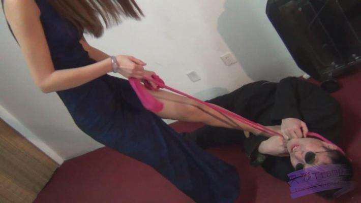 狠辣的富家小姐