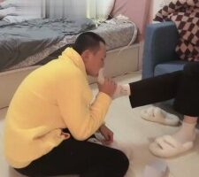 【贝儿】逛街后臭脚蹂躏 bf22241