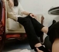 【思思】超可爱学生主-小白鞋黑短袜辱狗/踩喂食【双视角版】bf25672