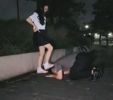 【嘉妮】学生S-户外-舔脏鞋底/全体重踩踏/掐乳 bf31752