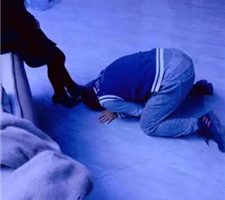 【沅芷大人】带闺蜜调-高跟踩踏跪舔/反绑耳光【完整版】 bf36122