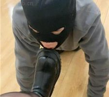 【芋芋】清理超脏短靴/闻臭袜/鞭打/插嘴 JS240228-5