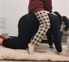 【樱樱】情侣主-让闺蜜下跪伺候-骑狗背/踩踏/奴下奴【四】 bf38606