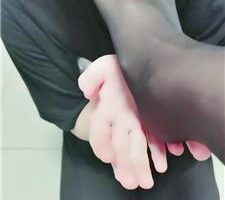 【璃茉】母畜-沉浸式黑丝狂舔/嘴叼脏鞋 bf43689