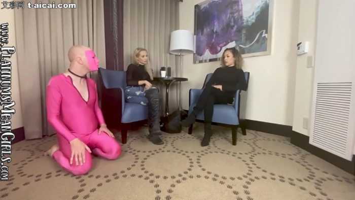 AMG半小时公共场合公开调教大片!Platinum女神带闺蜜游戏厅虐玩贱狗bf9710