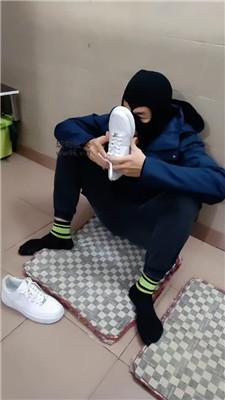 【奇了怪了】舔脏小白鞋/白袜脚踩 JS241210-17