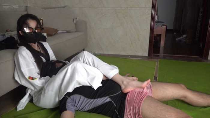 【南国原创】女神雪儿格斗片，腿绞，踩脖子，坐脸锁喉窒息 ACYC-4316