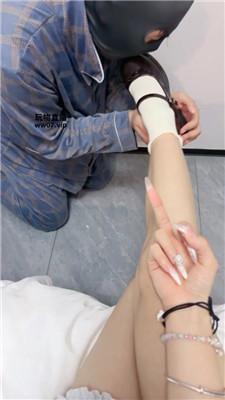 【素人抽水机】素人S皮鞋白袜玩虐废物 JS250401-14