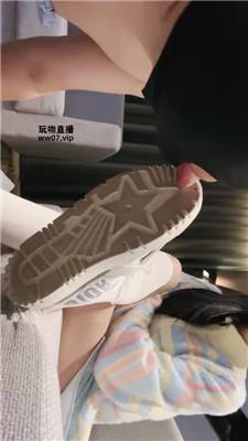 【维妮】沉浸式-舔脏鞋白丝玉足 bf52757