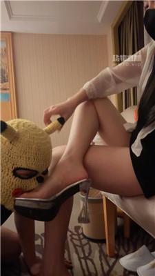 【林兮】跪舔原味玉足脏高跟  JS250731-17