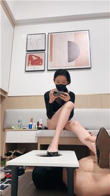 【黎舒】裸足深喉-铆钉鞋踩 bf58215