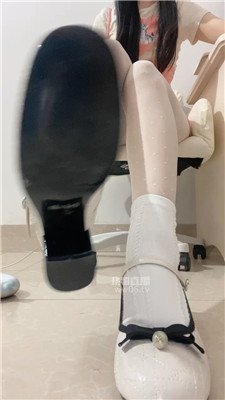 【敢敢】老师沦为女学生的狗    251113-8