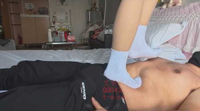 新人女大全体重白袜肉丝踩肚子（上） YC-260116-4