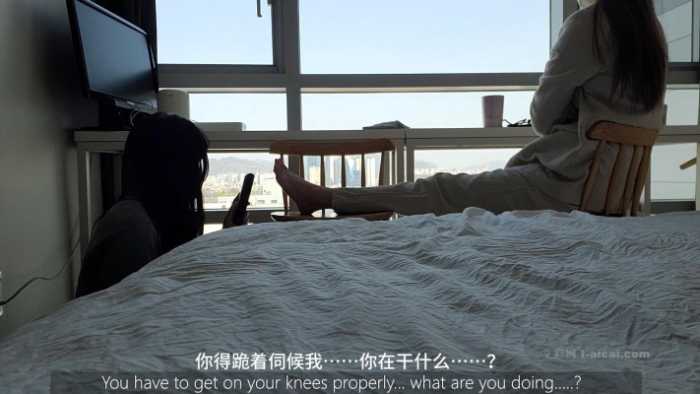 【中文字幕剧情翻译】美珍女王调教母狗同学当脚奴保养玉足吃脚皮 JS260122~1